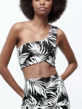 NWOT Zara One-Shoulder Black & White Palm-Print Crop Top Size Small